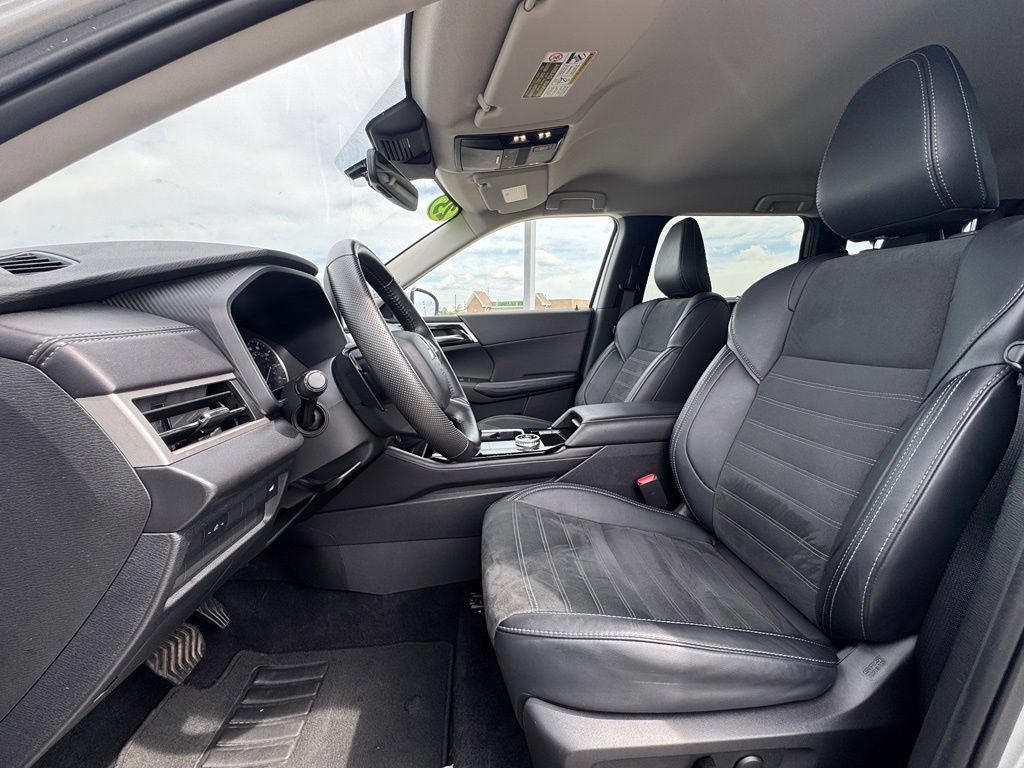 Used 2025 Mitsubishi Outlander SE AWD/4WD image 26