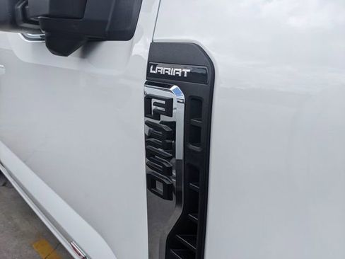 Used 2023 Ford F350 Lariat w/ Lariat Ultimate Package AWD/4WD image 4