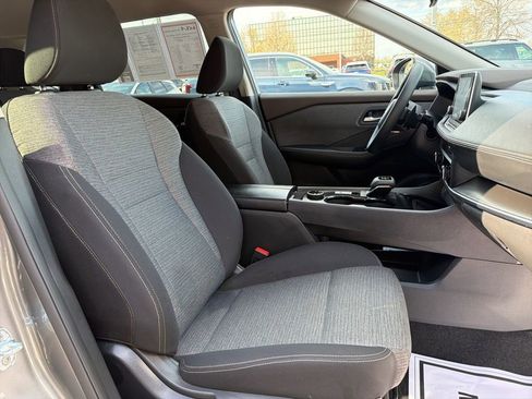 Used 2023 Nissan Rogue SV image 11