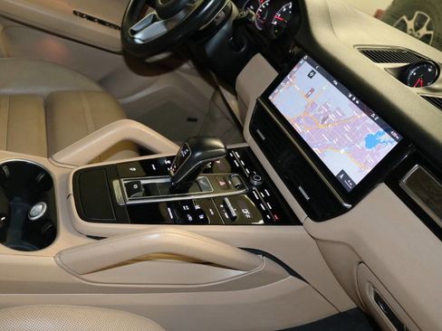 Used 2020 Porsche Cayenne image 59