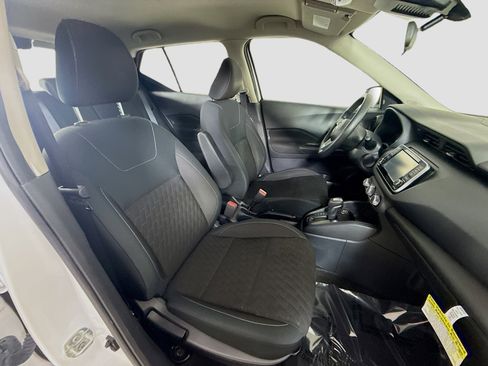 Used 2022 Nissan Kicks S image 30