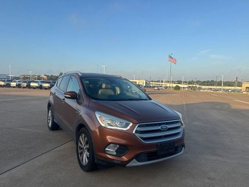 Used 2017 Ford Escape Titanium w/ Equipment Group 301A FWD image 2
