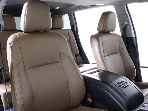 Used 2017 Toyota Highlander Limited image 20