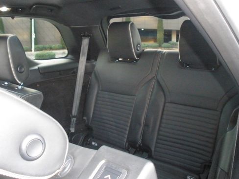 Used 2018 Land Rover Discovery HSE image 29