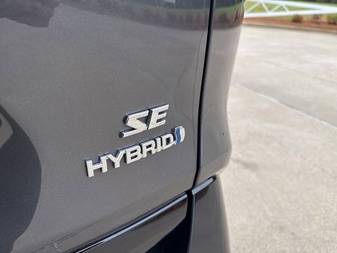 Used 2023 Toyota RAV4 SE image 3