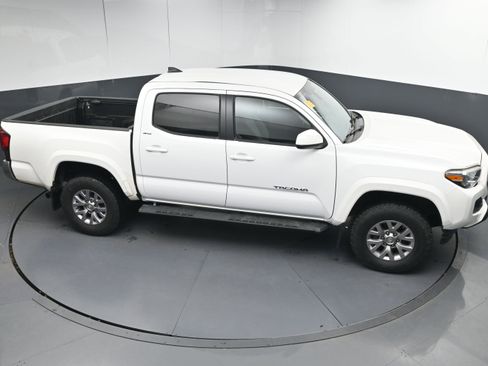 Used 2018 Toyota Tacoma SR5 image 34