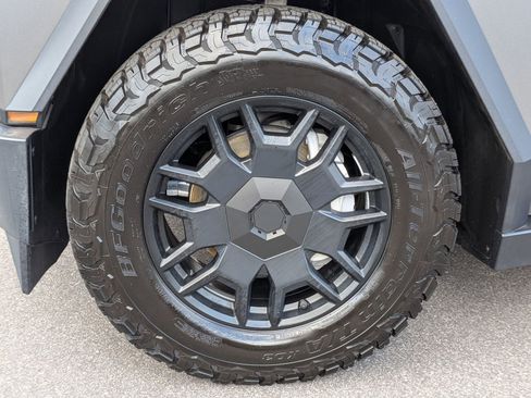Used 2025 Tesla Cybertruck AWD Crew Cab image 10