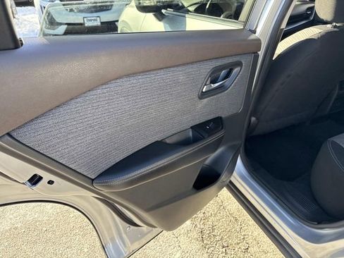 Used 2023 Nissan Rogue SV image 17