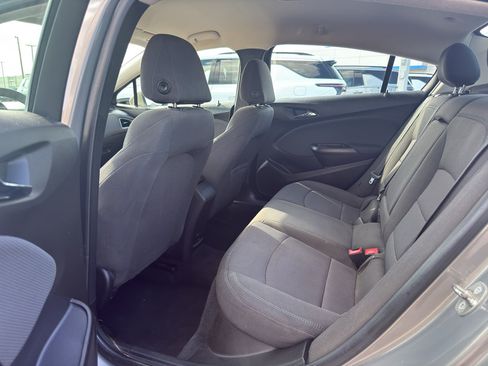 Certified 2018 Chevrolet Cruze LT w/ Convenience Package FWD image 29