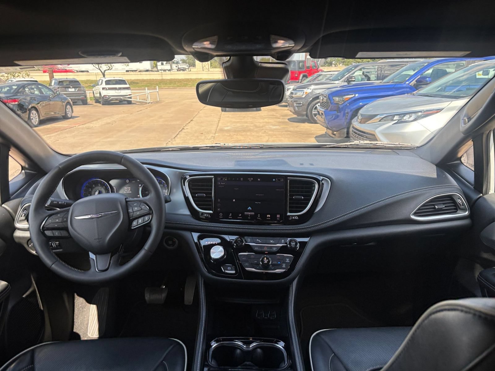 Used 2025 Chrysler Pacifica Limited FWD image 37
