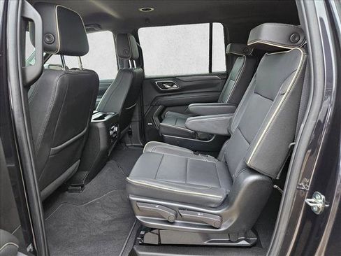 Used 2024 GMC Yukon XL SLT RWD image 17