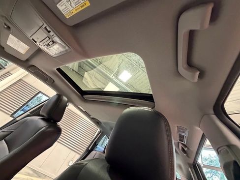 Used 2017 Toyota Highlander Limited AWD/4WD image 11