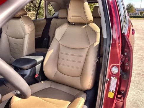 Used 2025 Toyota RAV4 XLE Premium image 11
