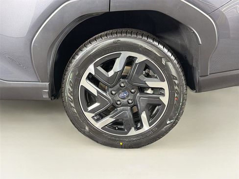 Used 2025 Subaru Forester Limited image 31