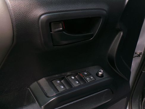Used 2018 Toyota Tacoma SR w/ SR Convenience Package RWD image 28