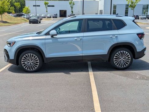 New 2026 Volkswagen Taos SE FWD image 7
