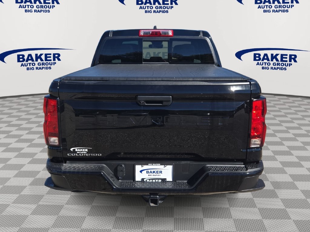 Used 2024 Chevrolet Colorado W/T AWD/4WD image 4