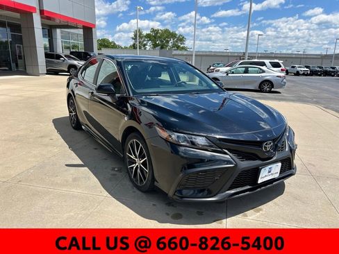 Used 2024 Toyota Camry SE FWD image 3