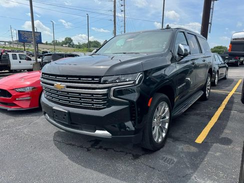 Used 2023 Chevrolet Suburban Premier AWD/4WD image 6