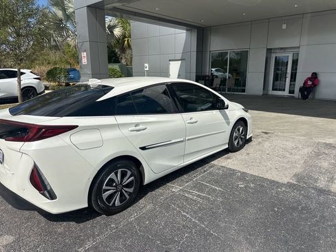Used 2018 Toyota Prius Prime Advanced image 13