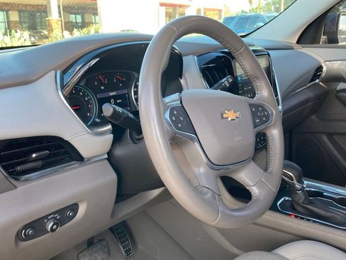 Used 2021 Chevrolet Traverse LT FWD image 8