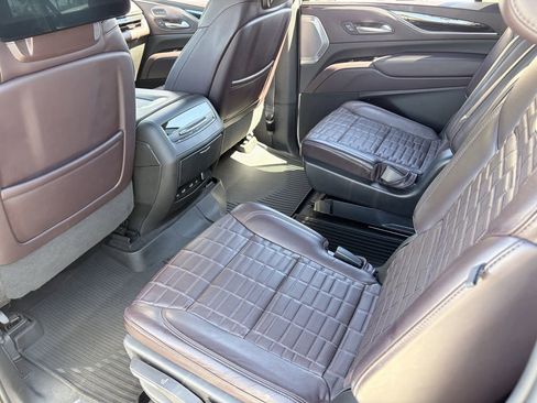 Certified 2023 Cadillac Escalade ESV Premium Luxury Platinum w/ LPO, Radiant Package AWD/4WD image 17