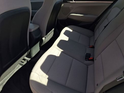 Used 2019 Hyundai Elantra SE image 12