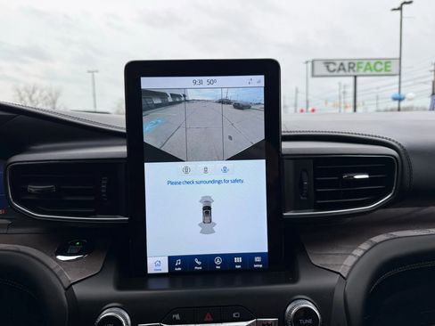 Used 2020 Ford Explorer Platinum w/ Premium Technology Package image 48