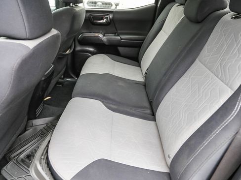 Used 2020 Toyota Tacoma TRD Off-Road w/ Technology Package image 18