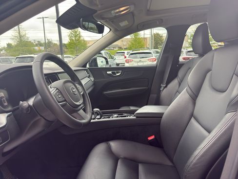 Used 2023 Volvo XC60 B5 Core w/ Climate Package AWD/4WD image 9