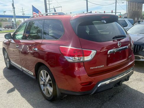 Used 2015 Nissan Pathfinder Platinum w/ Family Entertainment Package FWD image 6