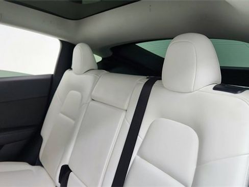 Used 2024 Tesla Model Y Long Range image 33