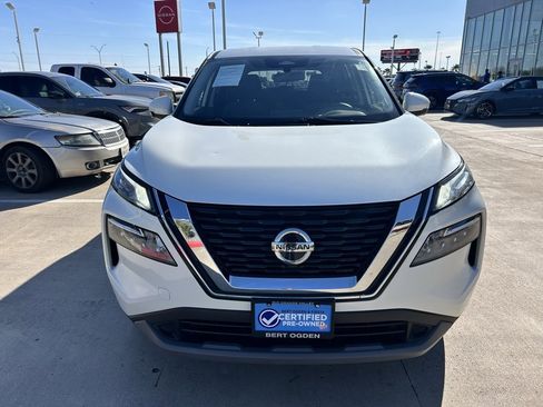Certified 2021 Nissan Rogue SV image 2