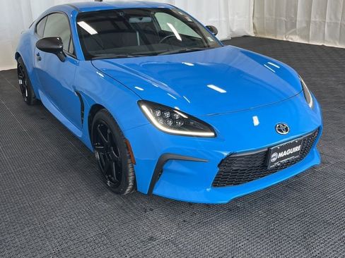 Used 2023 Toyota GR86 Premium w/ ALL Weather Mat Package (TMS) image 23