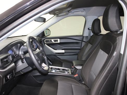 Used 2023 Ford Explorer XLT AWD/4WD image 21