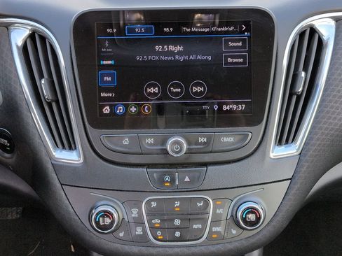 Used 2020 Chevrolet Malibu LT FWD image 18