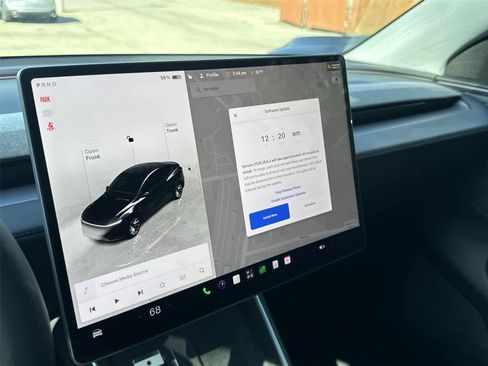 Used 2026 Tesla Model Y AWD image 18