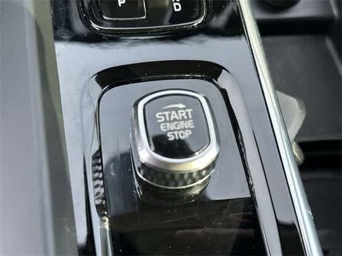 Used 2025 Volvo V60 B5 Cross Country Plus image 11