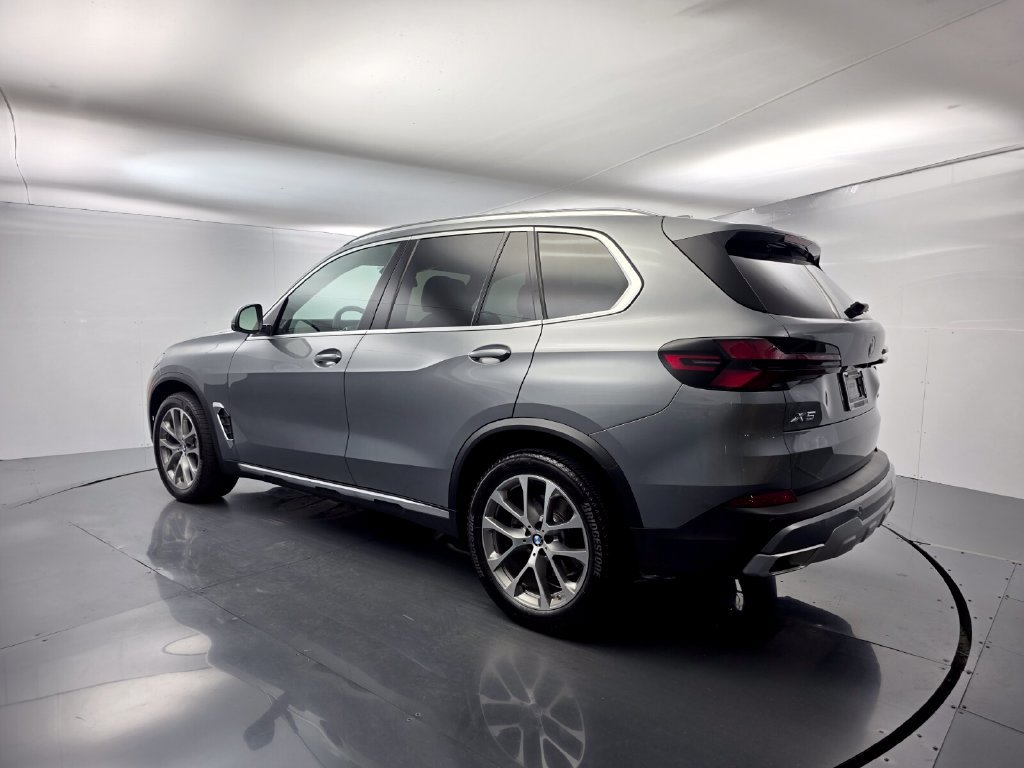 Certified 2024 BMW X5 sDrive40i w/ Premium Package RWD image 4