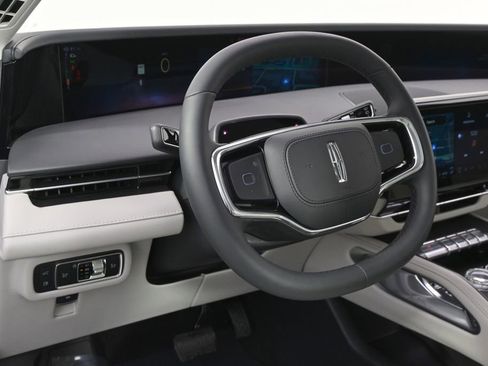 New 2026 Lincoln Nautilus Reserve w/ Jet Appearance Package AWD/4WD image 11