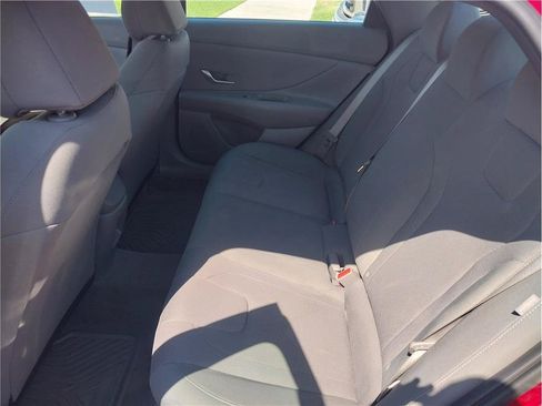 Used 2024 Hyundai Elantra SE FWD image 9