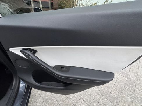 Used 2024 Tesla Model Y Long Range AWD/4WD image 29