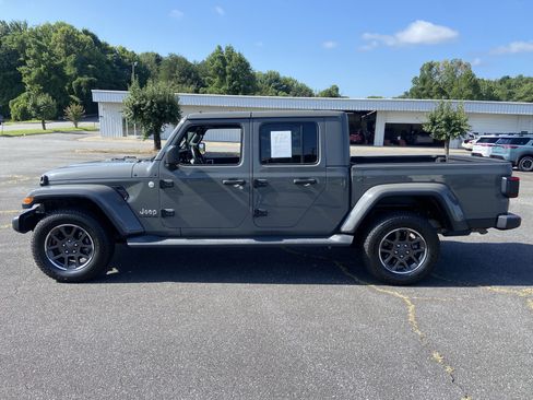 Used 2020 Jeep Gladiator Overland AWD/4WD image 7