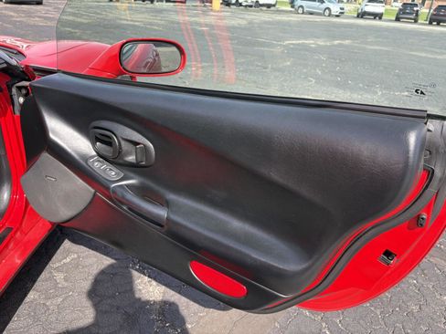 Used 2001 Chevrolet Corvette Coupe w/ Preferred Equipment Group2 image 11