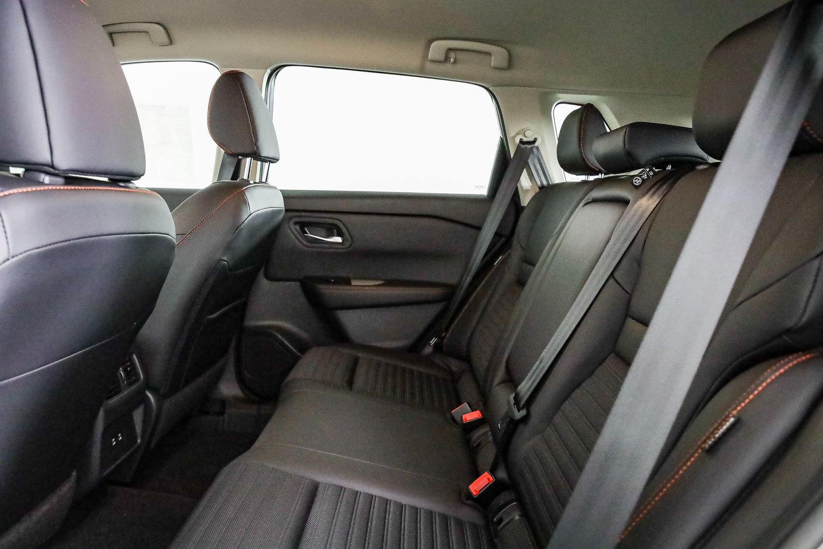 Used 2025 Nissan Rogue SV AWD/4WD image 18