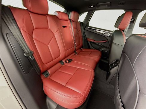 New 2026 Porsche Macan image 29