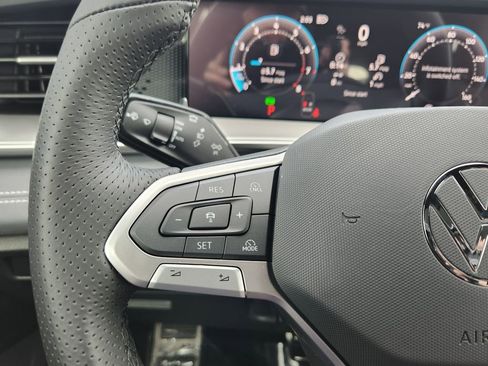 New 2026 Volkswagen Tiguan SE R-Line AWD/4WD image 17