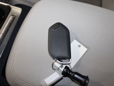 Used 2025 Kia Carnival EX image 56