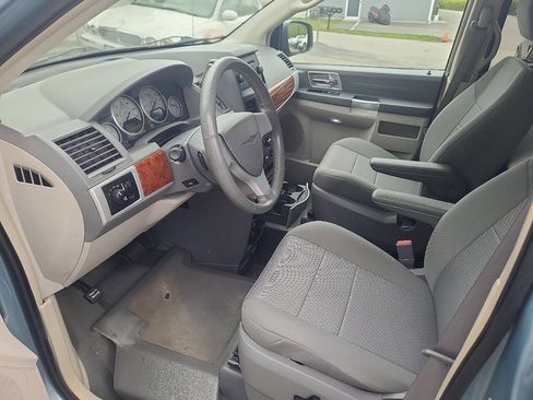Used 2008 Chrysler Town & Country Touring w/ Trailer Tow Group FWD image 11