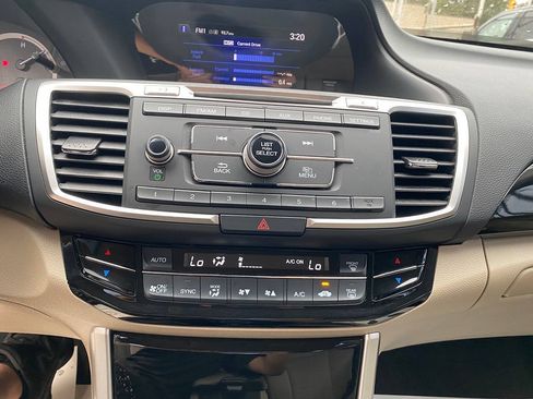 Used 2017 Honda Accord LX image 22